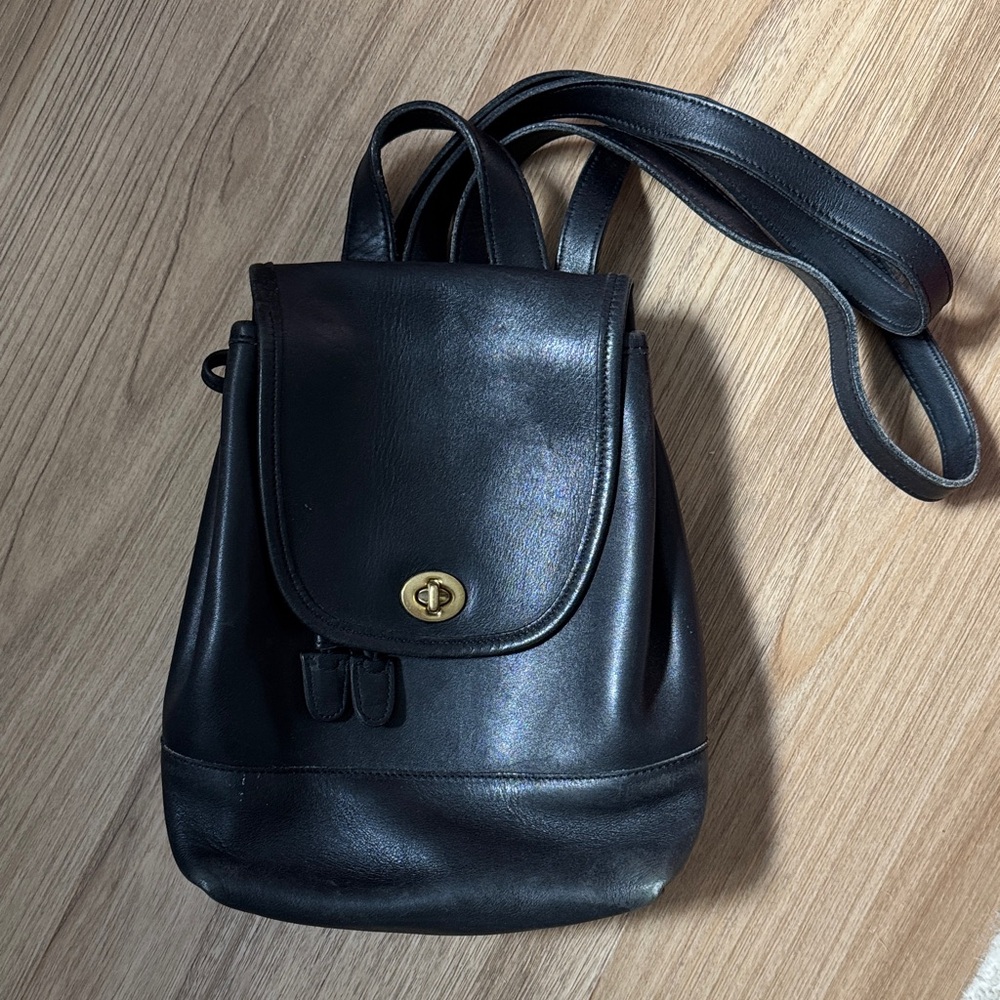 Vintage coach - Black Leather mini Backpack with Turn Lock Closure